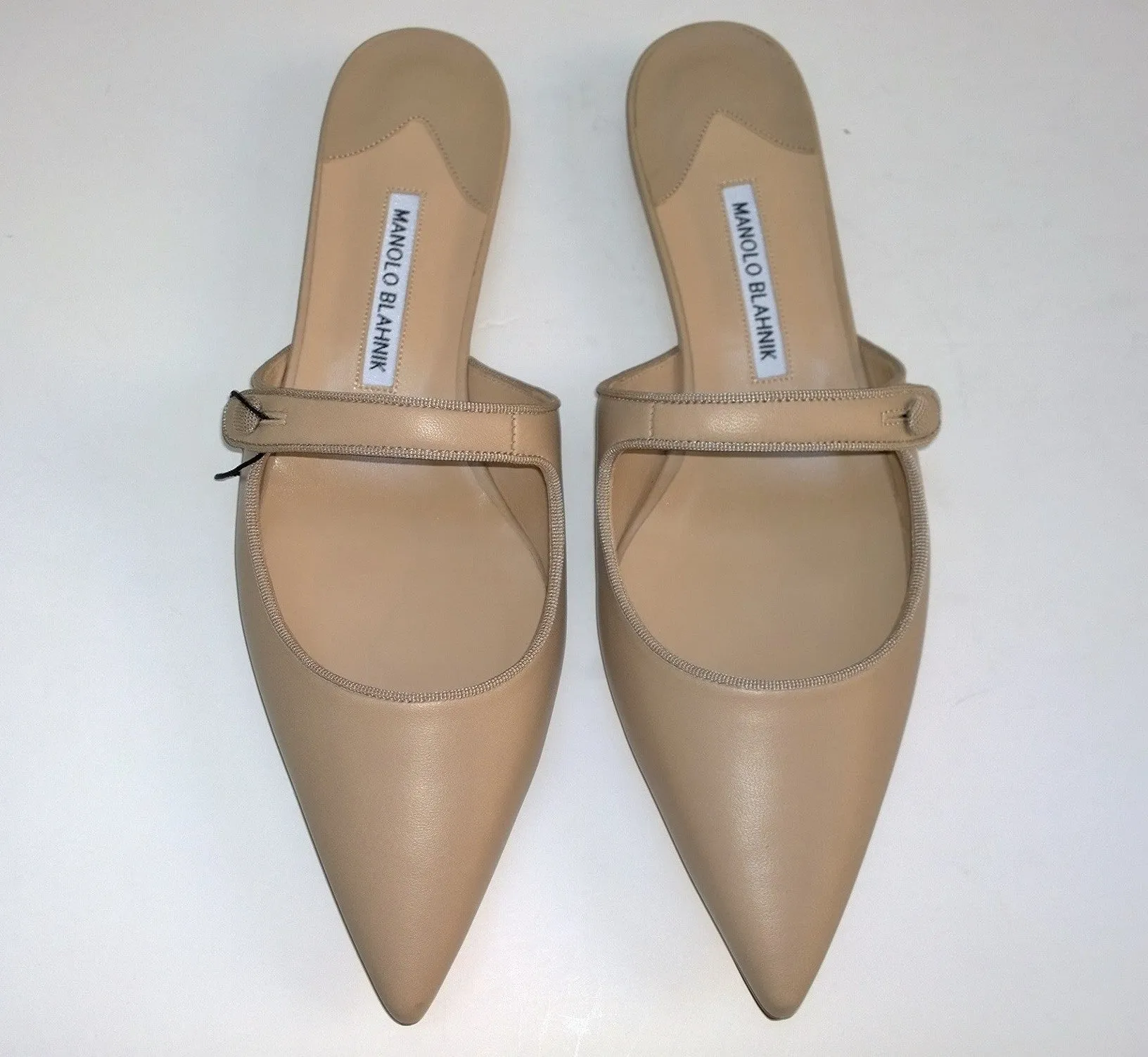 Manolo Blahnik Camparimu 20 Leather Mule Flats in Neutral Beige